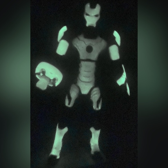 Marvels Ironman (Black/Gold) Talking Action Figure Hasbro 2012 GLOWS IN THE DARK - Picture 5 of 10